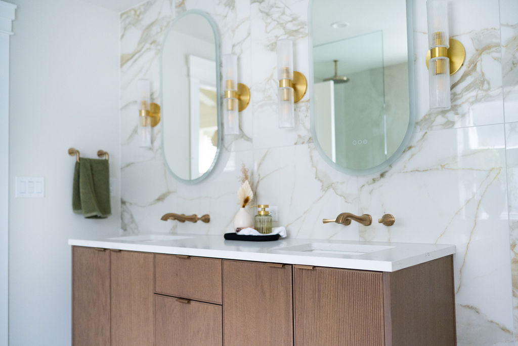 modern bathroom design by Rebecca Foster